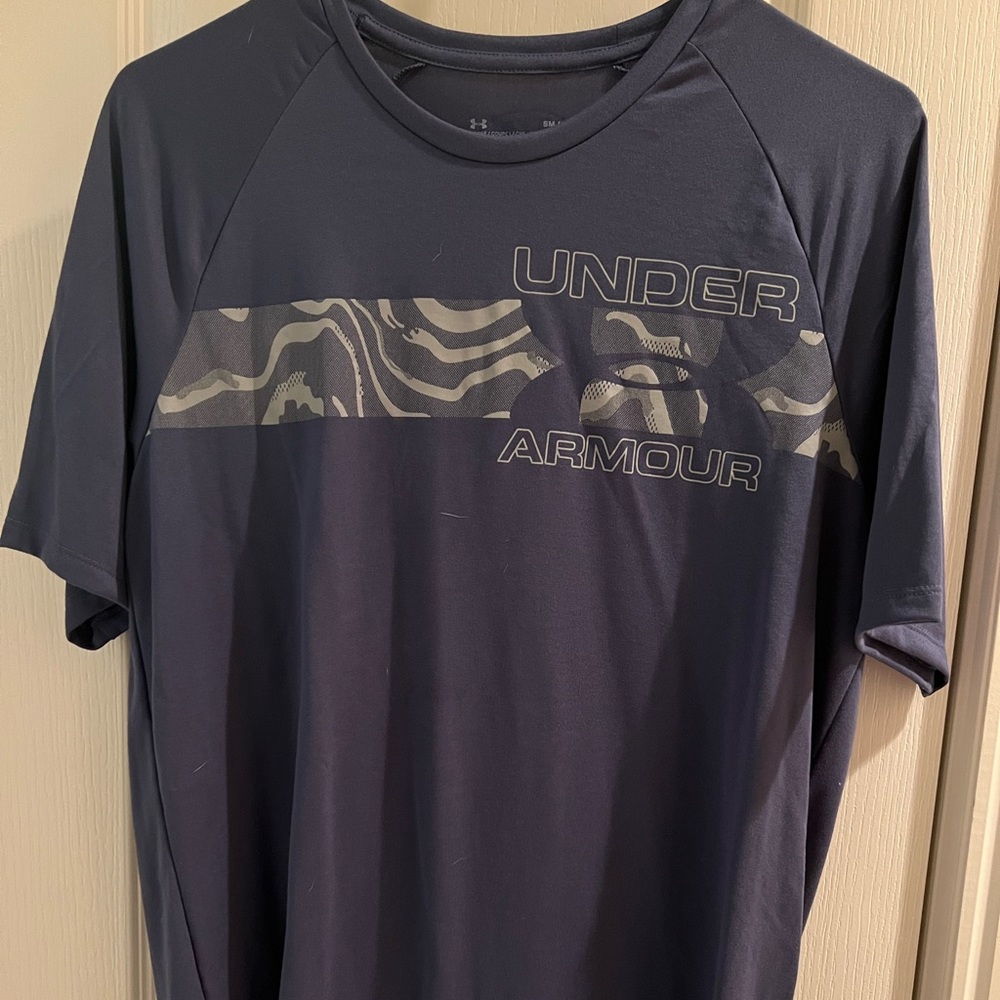 Mens Under Armour T-shirt Size SM